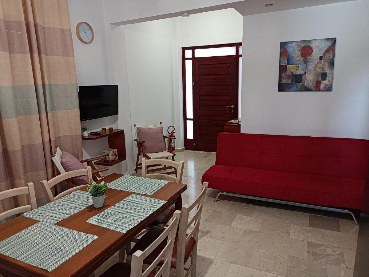 Lena Apt ريثيمنو المظهر الخارجي الصورة