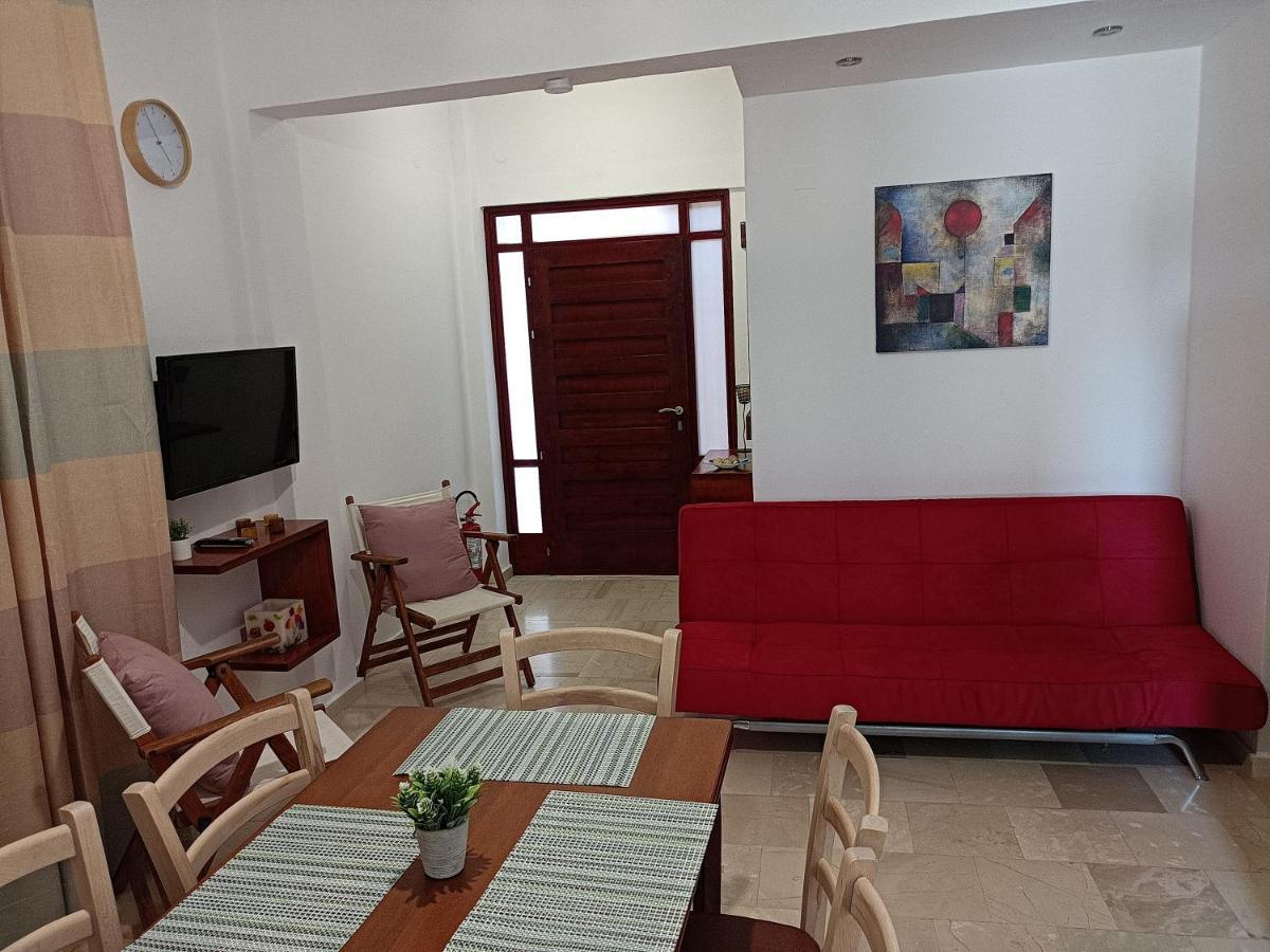 Lena Apt ريثيمنو المظهر الخارجي الصورة